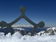 Foto di Lorenza: la croce occitana di vetta sommersa dalla neve 
