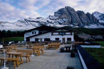Rifugio Col Raiser, altro possibile punto d'appoggio per la salita (5-9-1998)
