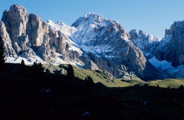 il Sass Rigais (versante Sud) innevato (6-9-1998)