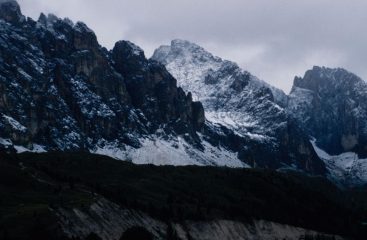 Sass Rigais e Sasso della Porta in veste invernale, visti dal Col Raiser (5-9-1998)