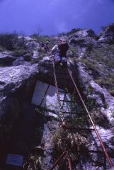 Gianni e Guido sulla scala iniziale (2-5-1999)