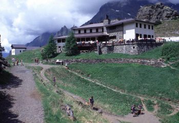 il Rifugio Curò (12-6-1999)