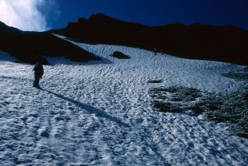 salendo verso la cresta sommitale del Pizzo dei Tre Confini (13-6-1999)