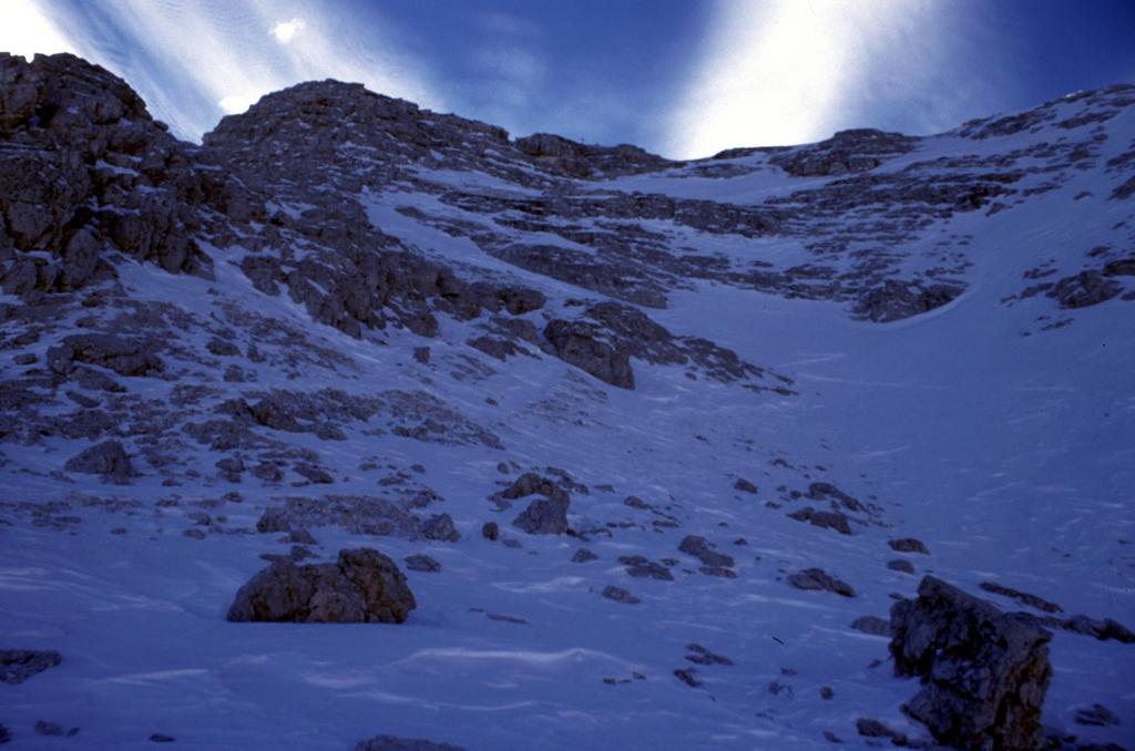 il tratto finale e i pendii che portano in vetta al Monte Averau (1-1-2000)