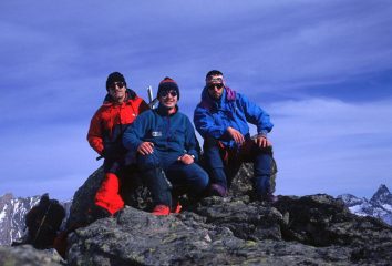 Angelo, Stelvio e Gianni in vetta alla cima SO della Rocca Bianca (6-2-2000)