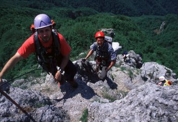 Gianni e Luciano verso l'uscita della via ferrata (15-5-2000)