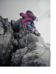 Il tratto roccioso della cresta che precede la vetta