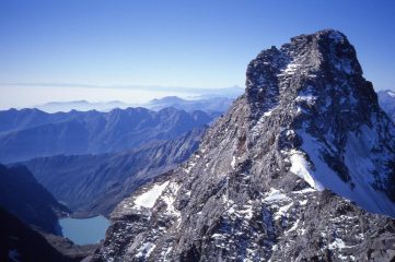 dalla cima della Torre di S.Andrea nord: verso il Monviso, il lago di Teleccio e la Torre del Gran S. Pietro