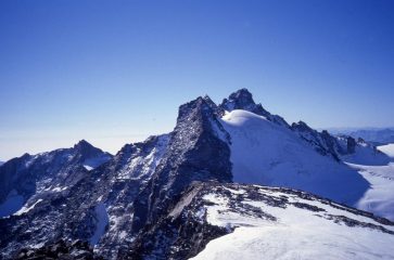 verso il gruppo degli apostoli