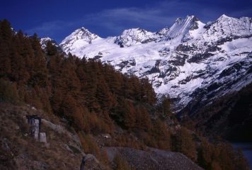 Dent d'Herens e Gruppo delle Grandes Murailles da Place Moulin (28-10-2000)