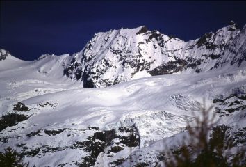 panorami dalla cima : Punta Margherita e Punta dei Cors (Grandes Murailles) (29-10-2000)