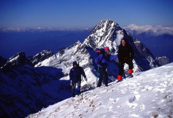 Luigi, Nadia e Gianfranco arrivano in vetta alla Tambura (21-1-2001)