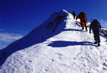 salendo in cresta, verso l'anticima della Tambura (21-1-2001)