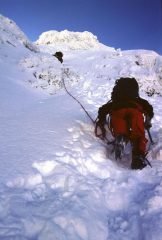 salendo lungo il versante ENE del Penna (28-1-2001)