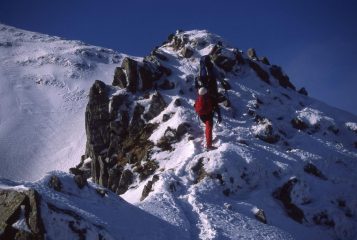 salendo un risalto di misto sopra la Finestra del Rondinaio (18-2-2001)