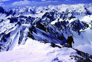 Gianni arriva in vetta alla Rocca Bianca (22-4-2001)
