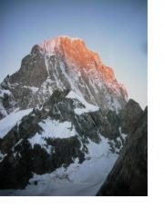 Prime luci sulla est delle Gran Jorasses