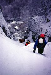 salendo nel Canale Martincano...04 (17-2-2002)