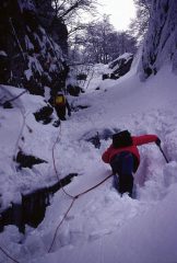 salendo nel Canale Martincano...01 (17-2-2002)