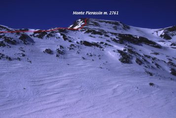 la parte in cresta dell'itinerario seguito, vista dal pianoro sotto il Colle di Roburent (24-3-2002)