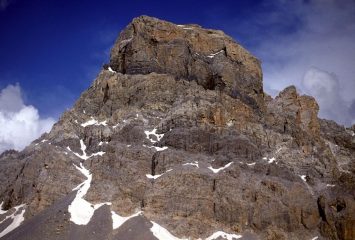 il Brec de Chambeyron osservato dal rifugio omonimo (23-6-2002)