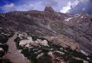 salendo verso il Refuge de Chambeyron (23-6-2002)