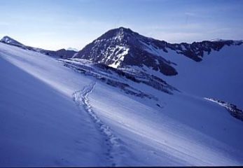 Salendo alla Cima Vertana dal colle di Rosim: di fronte la Punta dello Scudo