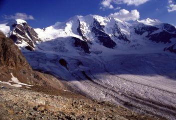 i tre Pizzi Palù visti dal Rifugio Diavolezza (21-7-2002)