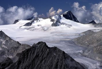 panorami dalla cima : l'Adamello (19-8-2002)