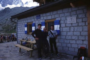 Stelvio, Luca e Gianni al Rifugio Denza (18-8-2002)