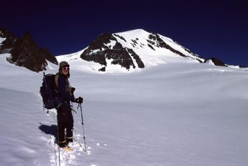 Stelvio sul Ghiacciaio Hinterei Ferner con la Palla Bianca sullo sfondo (21-8-2002)