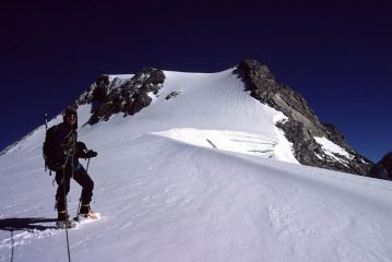 salendo verso la cima della Palla Bianca (21-8-2002)