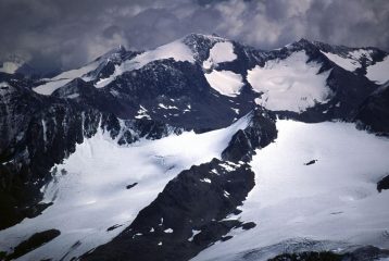 panorami dalla cima : Punta di Finale e Similaun (21-8-2002)