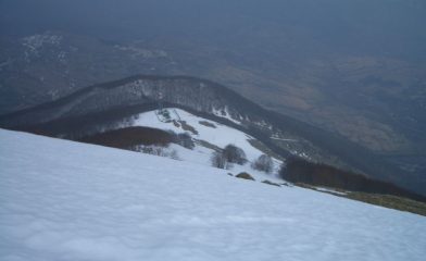 Dalla vetta il costolone che dà verso Castel di Sangro