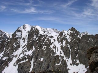 roccia viva col canale coolidge, becco della pazienza; sullo sfondo il granpa