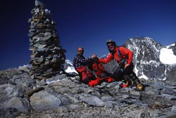 Luigi e Stelvio in vetta alla Tete Blanche (autoscatto) (6-7-2003)