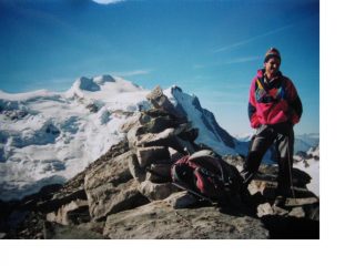 In vetta al Combin de Courbassiere con la nord del Gran Combin alle spalle...