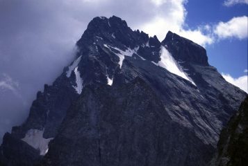 panorami dalla cima : il vicinissimo Monviso (26-7-2003)