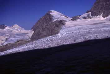 le prime luci del sole verso il Pizzo Sella (9-8-2003)