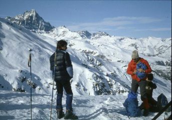 In vetta con il re di pietra sullo sfondo