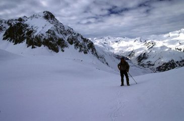 Davide sale verso il Colle Villadel (18-4-2004)