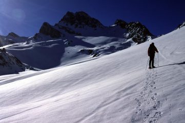 salendo verso il Colle di Vers (25-4-2004)