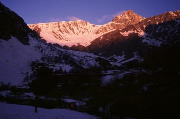 prime luci del sole dal Rifugio Melezè (25-4-2004)