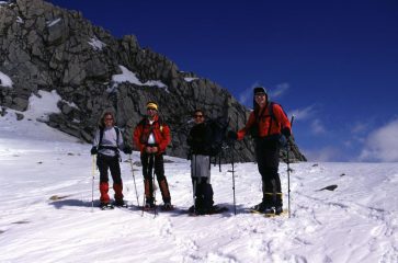 foto di gruppo al Colle di Vers (25-4-2004)