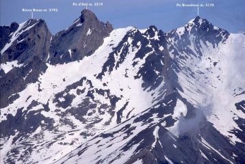 panorami osservati dalla cima...08 (30-5-2004)
