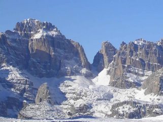 Bocca di Brenta, tra Brenta Bassa e Brenta Alta, a sx Cima Tosa 3172 m