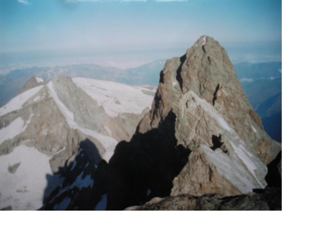 Il Pic Occidental con a sx il Rateau dalla vetta...