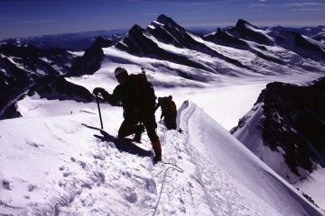 Davide e Alberto salgono verso la cima (22-8-2004)