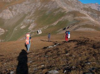 Si scende al Colle della Croce di Ferro