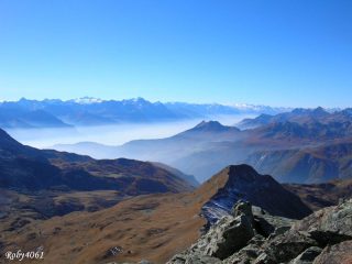 Dalla Becca Trecare verso la valle centrale. In primo piano la Punta Falinere.